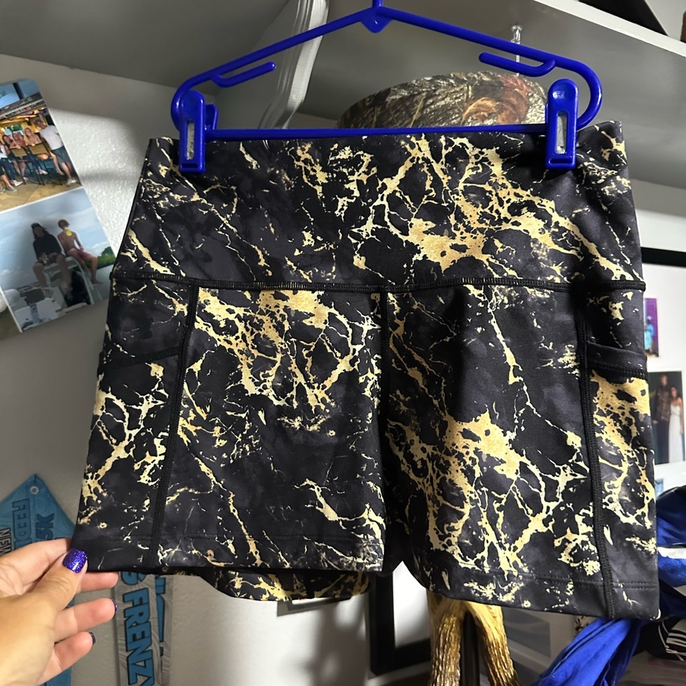 Constantly Varied Gear NWT 2.5” Gold Marble small shorts
